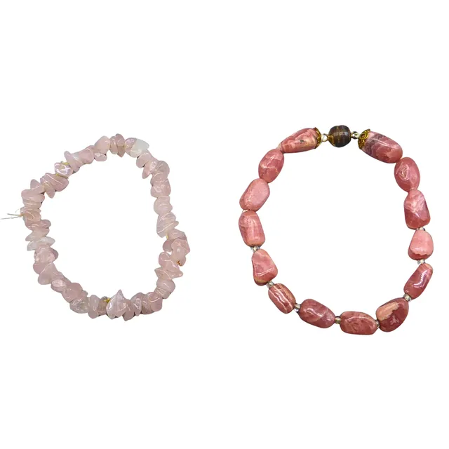 SET AUS ZWEI ROSAFARBENEN EDELSTEINARMBÄNDERN.