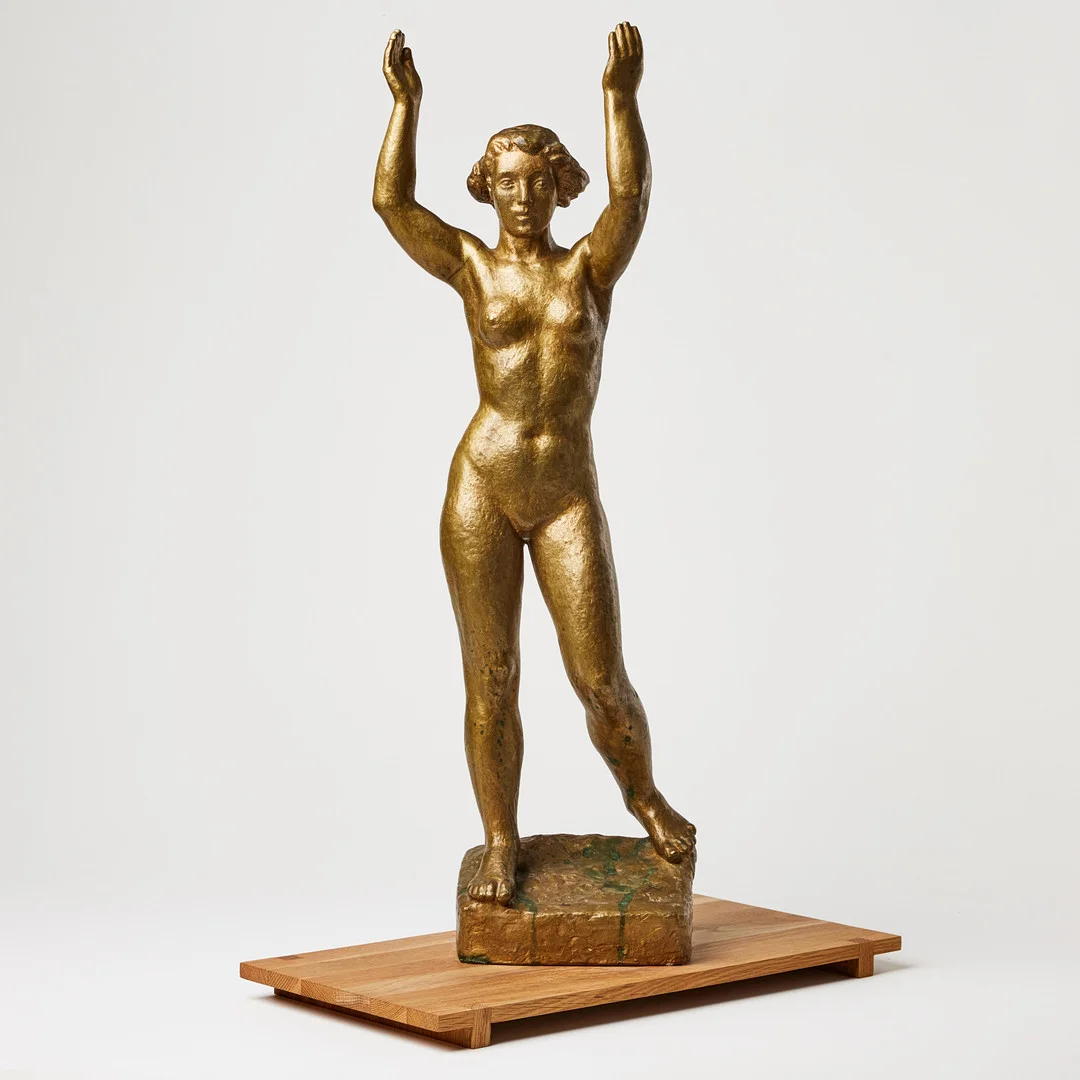 JOHN LUNDQVIST (1882-1972). Stående kvinna. — Sculptures & Bronzes — Stockholms Auktionsverk Fine Art
