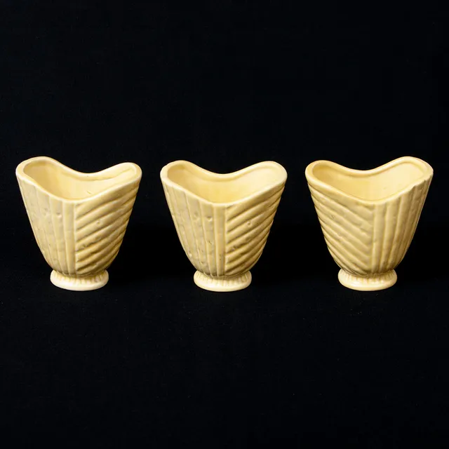 GUNNAR NYLUND. För Rörstrand, chamotterat stengods, 3 st, vas nr 2.