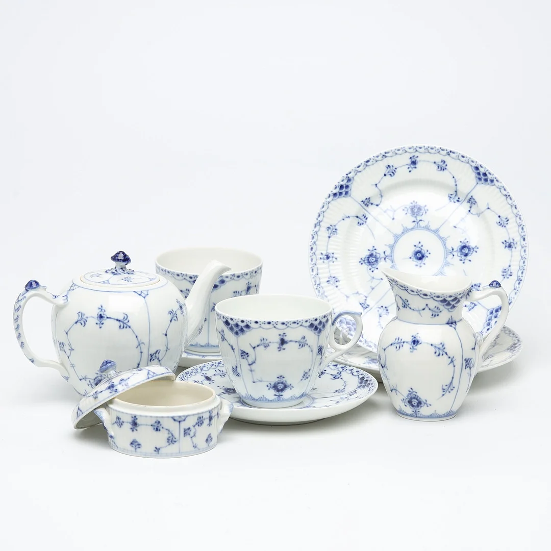 TESERVISDELAR, 7 st, Musselmalet, Royal Copenhagen. — European — Auktionshuset Kolonn
