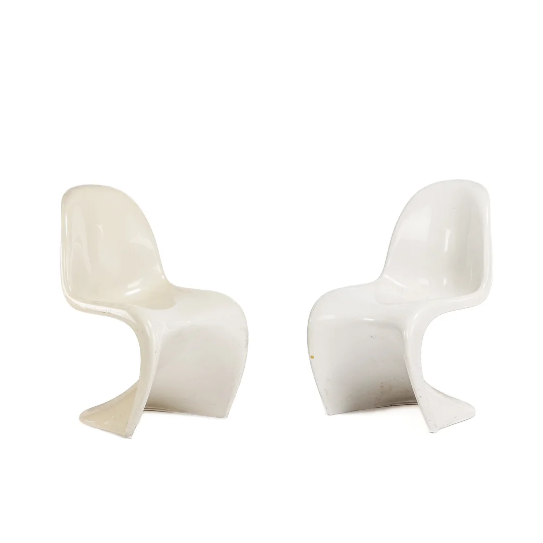 Verner Panton. Two 'Panton chairs' (2) — Furniture/Chairs — Lauritz