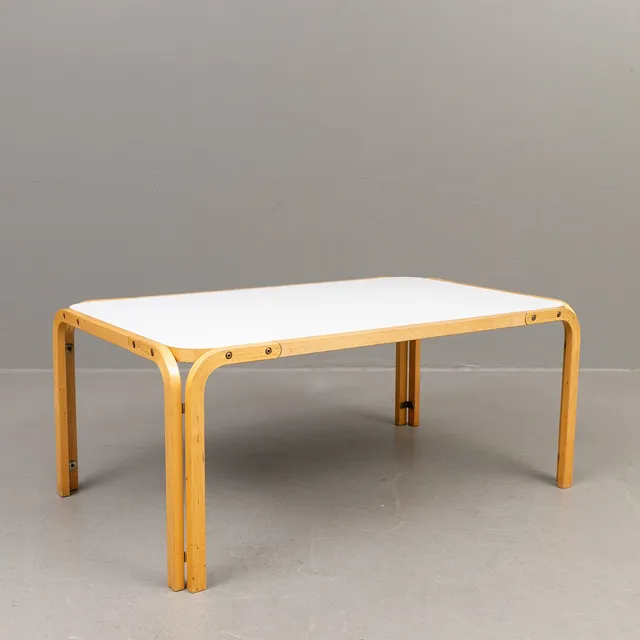 KARI ASIKAINEN. Bord, björk och laminat, Artek, Finland.