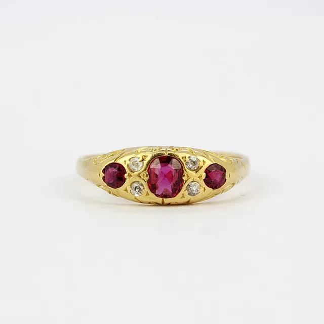 18CT GOLD RUBY & DIAMOND RING.