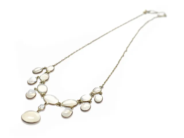 COLLIER, silver, månstenar, längd 38 cm.