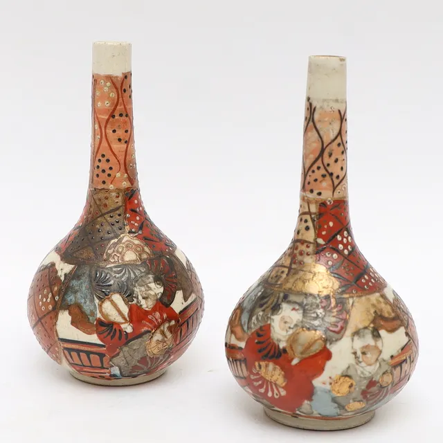 VASER ETT PAR, Japan, 1800-1900-tal, med handmålad figurdekor.