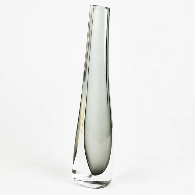 NILS LANDBERG. Vas, glas, Orrefors, signerad.