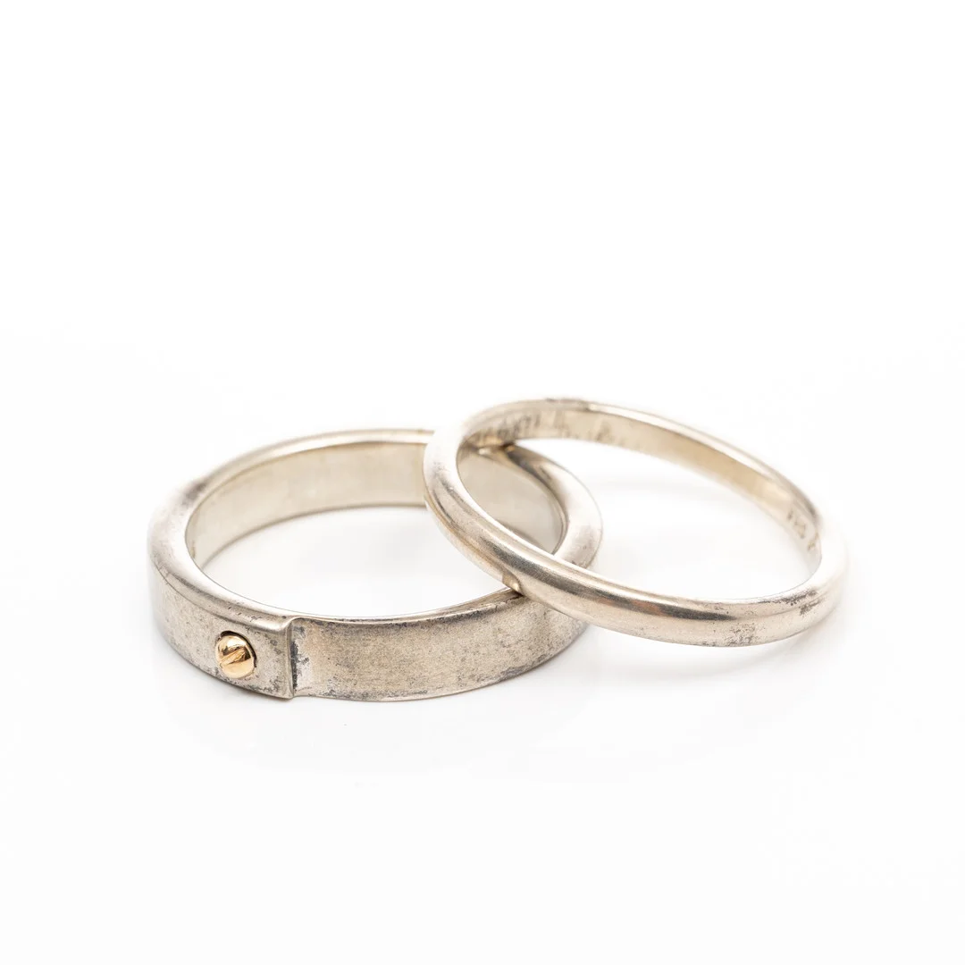 FRITS HEIRING SØRENSEN. Ringar, 2 st, Sterlingsilver, 14K guld. — Rings — Garpenhus Auktioner