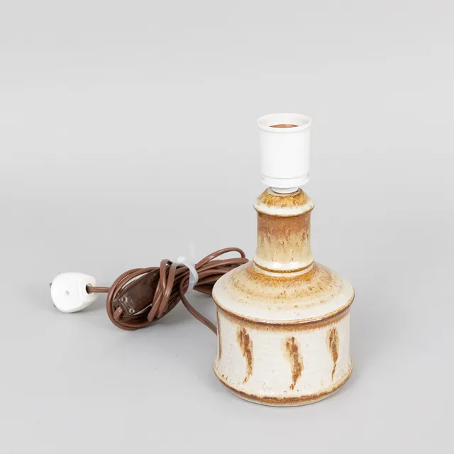 JOSEPH SIMON. bordslampa, keramik, modell "3056", Søholm, Bornholm, Danmark.