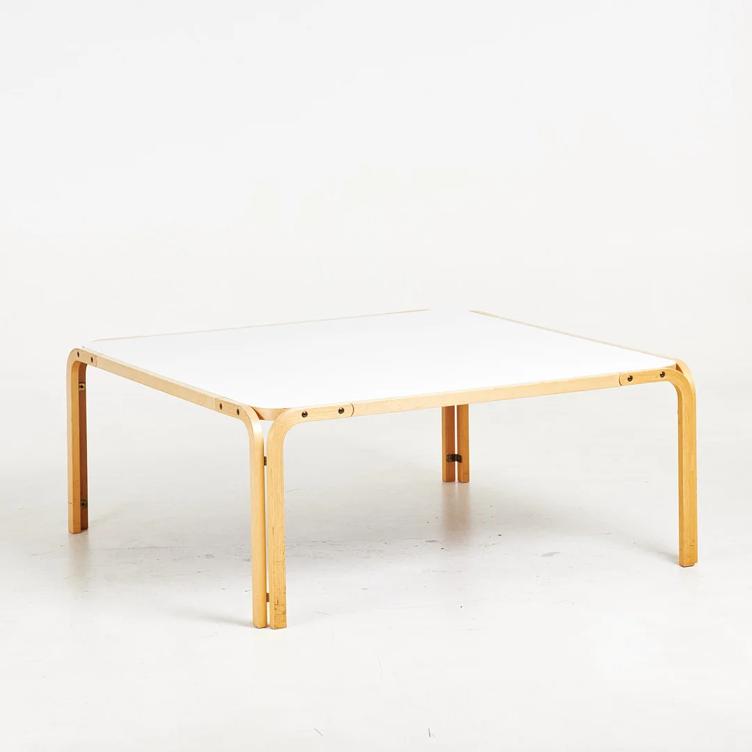 KARI ASIKAINEN. Soffbord, vit laminatskiva, björk, Artek, Finland, 1900-talets slut, omärkt. — Coffee Tables — Stockholms Auktionsverk Sickla