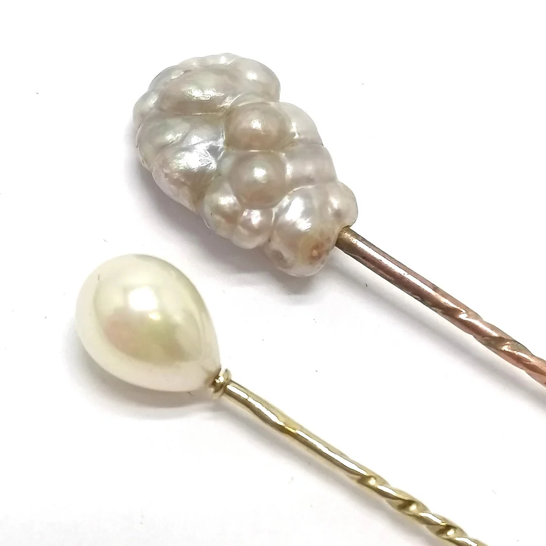 2 x ANTIQUE GOLD STICK PINS WITH PEARL TOPS. — Cufflinks & Tie Pins — Acreman St Auctioneers & Valuers