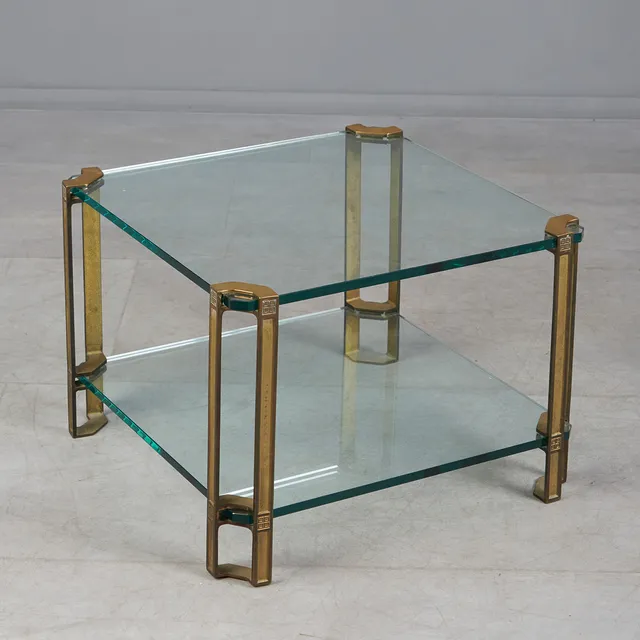 PETER GHYCZY. Couchtisch, Glas, Messing, achteckig.