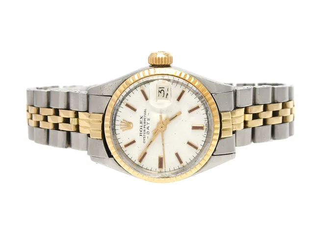 ROLEX, Oyster Perpetual, Date, Ref nr. 6517, Serie nr. 2751663, Cal 1161, Verk nr. 05628, Boett nr. 6519 (I.71), damur, 24 mm, stål/guld, automatisk, plexiglas (skadat), datum, skadad urtavla, defekt (se fördjupad information), OBS: defekt krona/hals, Jubileelänk (skadat, Folded, storleksändras ej), viklås (2002), Ref nr. 7834-S DT10/268, cert (ej kompett), ca juni 1972, box.