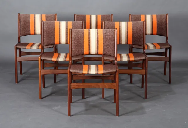 Johannes Andersen for Uldum Møbelfabrik. Seks stole i teak (6)