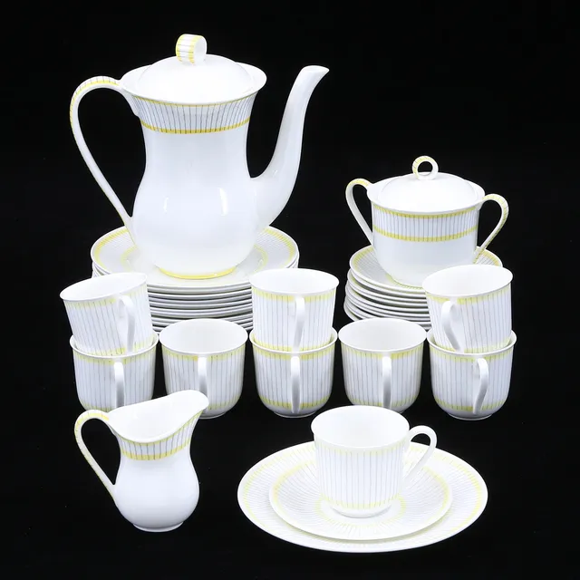 STIG LINDBERG. Kaffeservis, 35 delar, benporslin, "Piké", Gustavsberg.