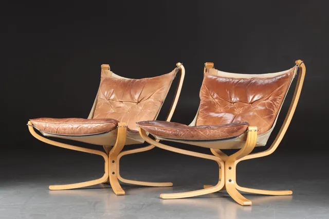 Sigurd Ressell. Par lavryggede lænestole, model 'Falcon' (2)