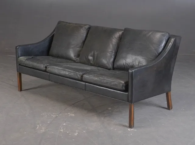 Børge Mogensen. Model 2209. Three-person sofa,