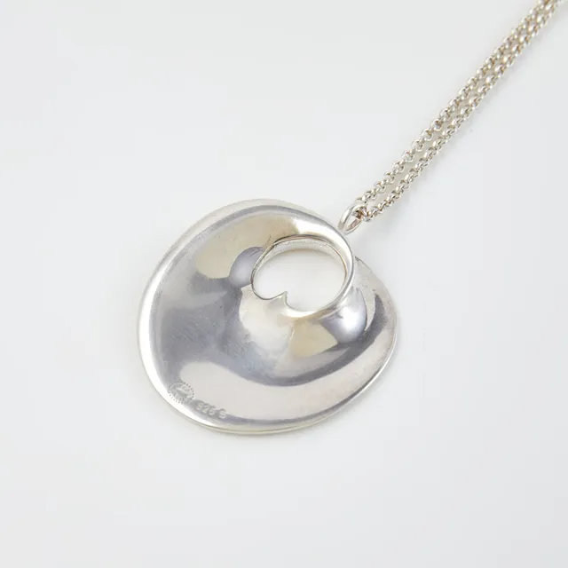 VIVIANNA TORUN BÜLOW-HÜBE. "Hidden heart", 2 dlr., hänge samt kedja, sterlingsilver, Georg Jensen, Danmark. 2000-tal.
