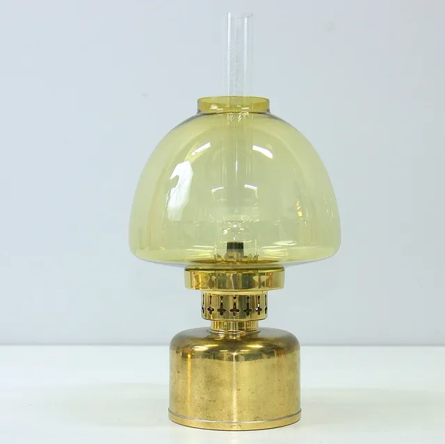 HANS-AGNE JAKOBSSON. fotogenlampa, mässing och glas. Signerad med etikett L 101.