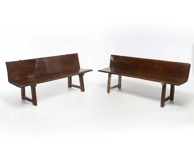 Pair of Spanish back benches in walnut, second half of the 17th Century.