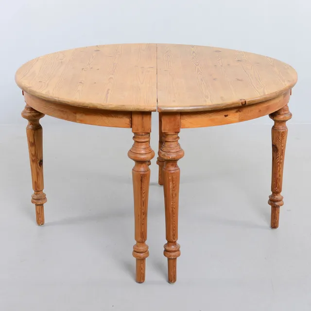 MÅNBORD, 2 delar, Nyrenässans, 1800-talets andra hälft.