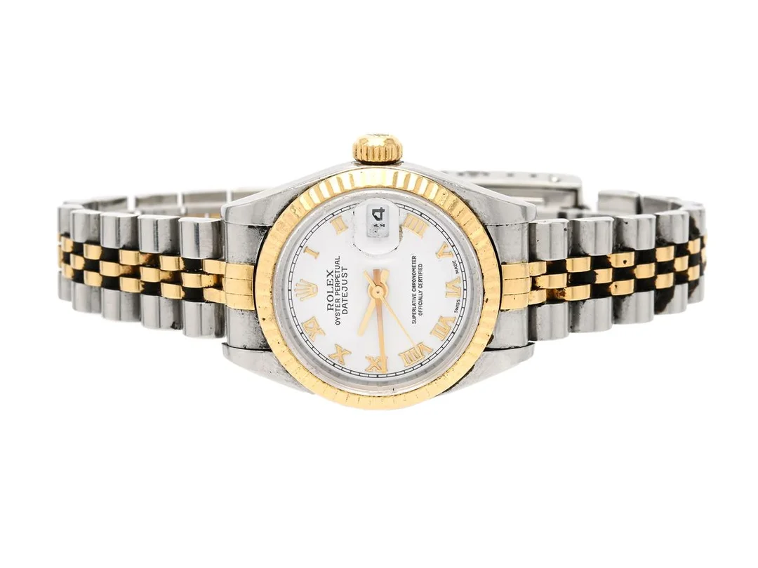 ROLEX, Oyster Perpetual, Datejust (Swiss Made), Chronometer, Ref nr. 79173, Serie nr. P142386, Cal 2235, Verk nr. A 0118626, Boett nr. 2060, damur, 26 mm, stål/guld, automatisk, safirglas (skadat), datum, defekt (akut servicebehov), Jubileelänk (se bild), viklås, Ref nr. 62523D-18-AB5/468 B, cert, juni 2000, box, ytterkartong. — Klockor/Rolex — Kaplans