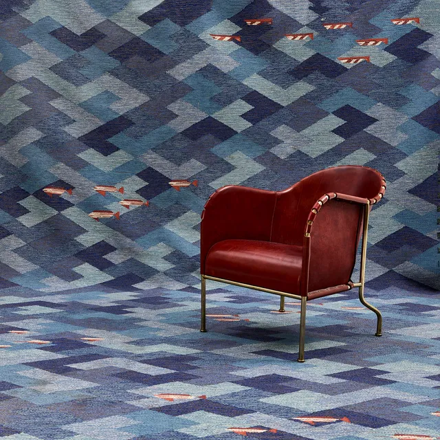 ELSA GULLBERG (1886 - 1984). Matta, "Fiskar", röllakan, blå nyanser med dekor av stiliserade fiskar. (OBS storlek 440 x 266-268 cm).