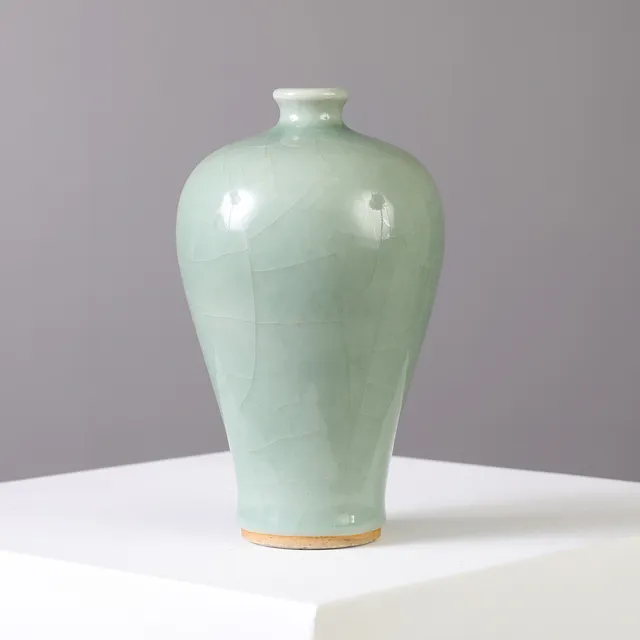 Kinesisk vase af porcelæn med celadonglasur, 1900-tallets sidste halvdel.