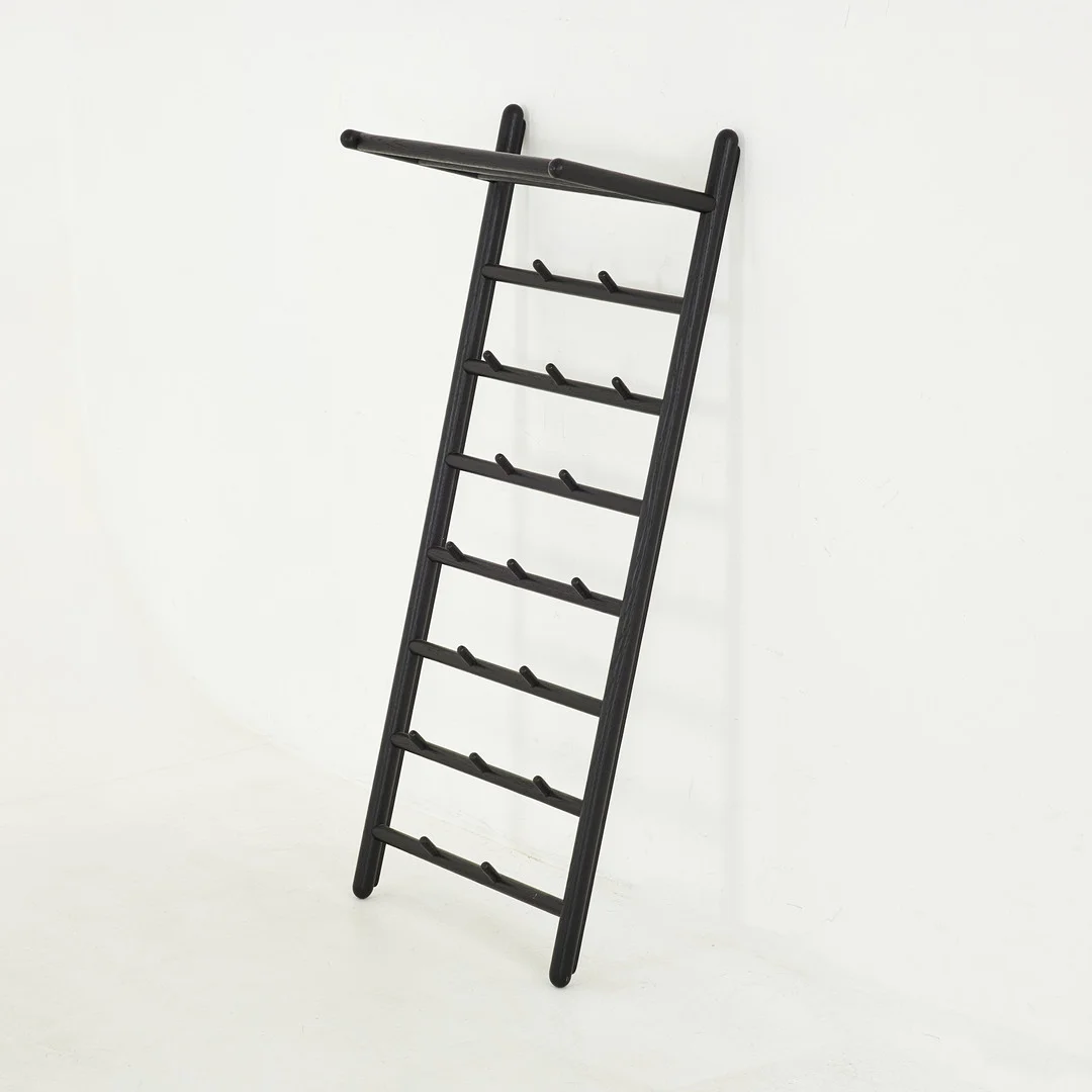 JONAS LINDVALL. Ribbstol med hylla, "Miss Holly", Stolab, svärtad ek, samtida. — Cupboards, Cabinets & Shelves — Stockholms Auktionsverk Sickla