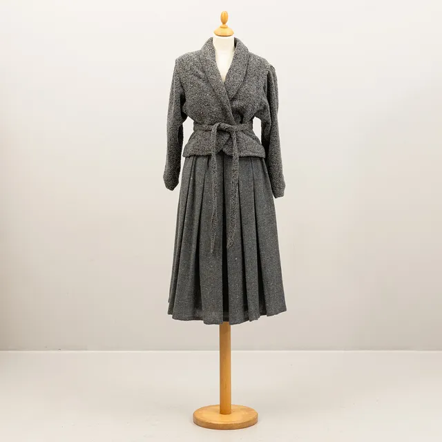 NINA RICCI. Dräkt med jacka och kjol, Frankrike.