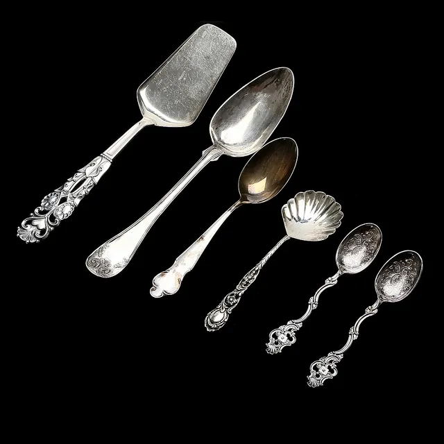 SILVERFÖREMÅL, 17 st, vikt 246 gram.
