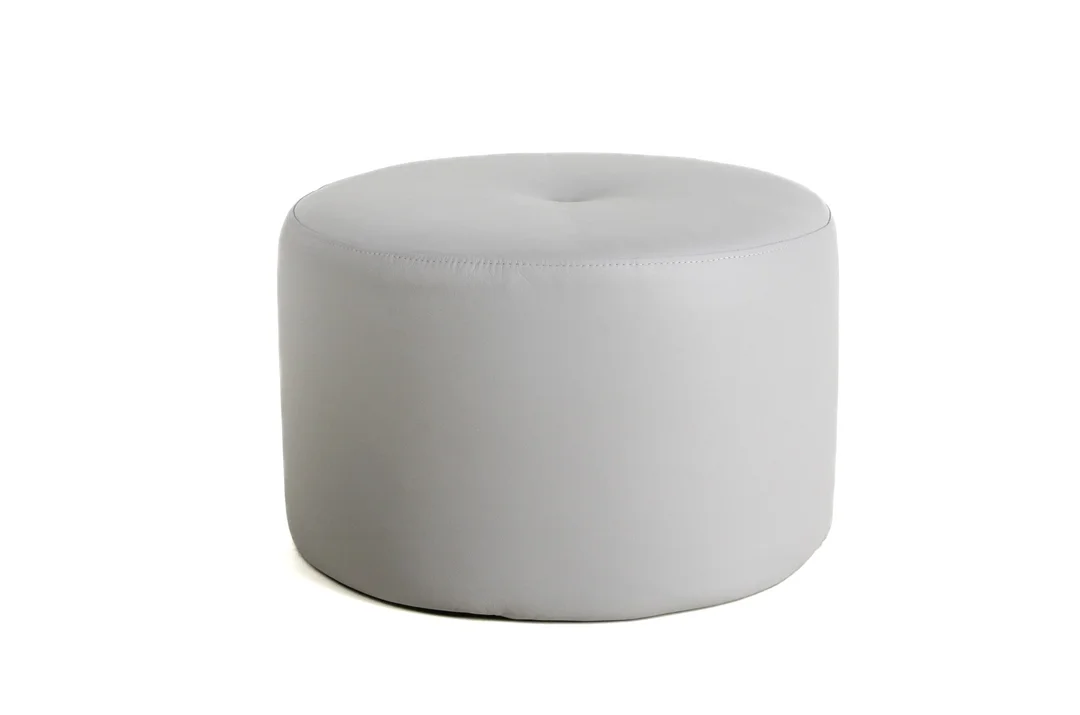 Bent Hansen. Pouf, gray leather, Ø 55 cm, unused — Furniture/Lounge chairs — Lauritz