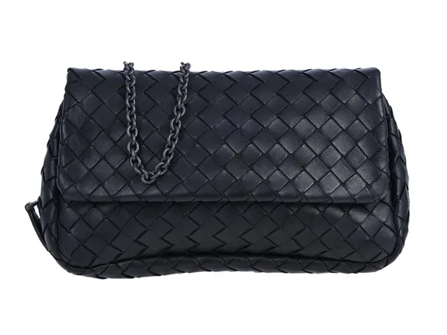 BOTTEGA VENETA, VÄSKA, svart Intrecciato läder, mörka silverfärgade beslag, 18,5x10,5x5,5 cm, avtagbar axelrem, dustbag. Very Good Condition.