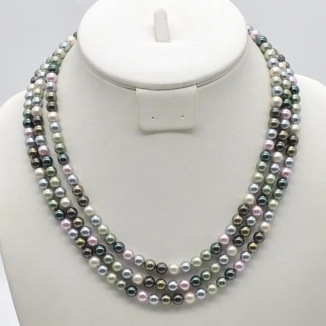 PERLEN COLLIER, VERSCHLUSS AUS STERLINGSILBER, DREISTRÄNGIG, MEHRFARBIGE RUNDE PERLEN, VINTAGE, CA. 45 CM.