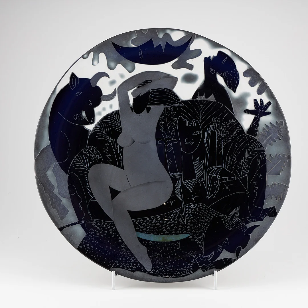 KERTTU NURMINEN. KONSTGLASFAT, signerad "Kuuhullu/Lunatic", Kerttu Nurminen Nuutajärvi Notsjö, 1989. — Art glass — Stockholms Auktionsverk Helsinki