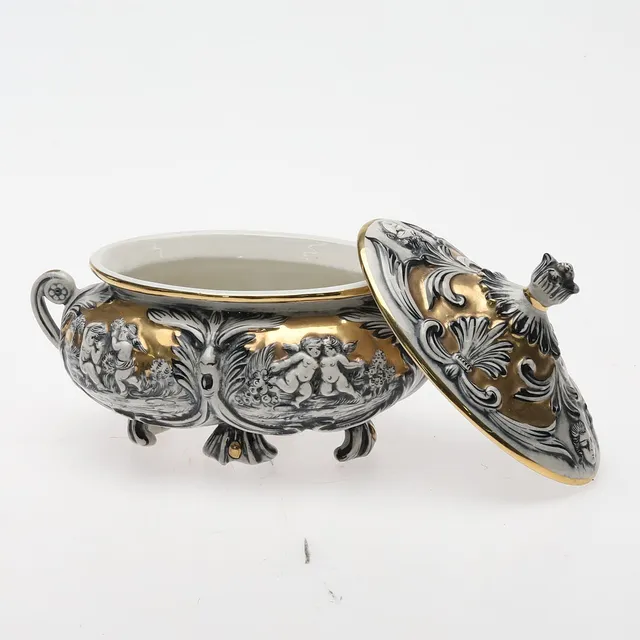 SOPPTERRIN, G.B.R. Capodimonte, Italy, 1900-talets andra hälft.
