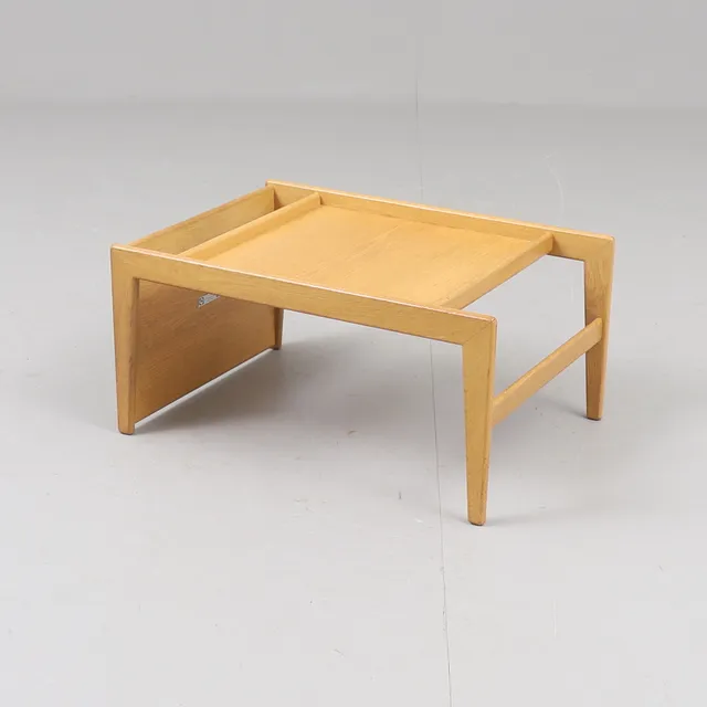 YNGVAR SANDSTRÖM. SÄNGBRICKA/BORD, ek, ur Triva serie, Nordiska Kompaniet.