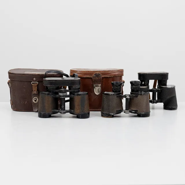 KIKARE, 5 st, olika modeller och fabrikat bl.a Carl Zeiss och Bausch & Lomb, samtliga kron-märkta, främst 1900-talets första hälft/mitt.