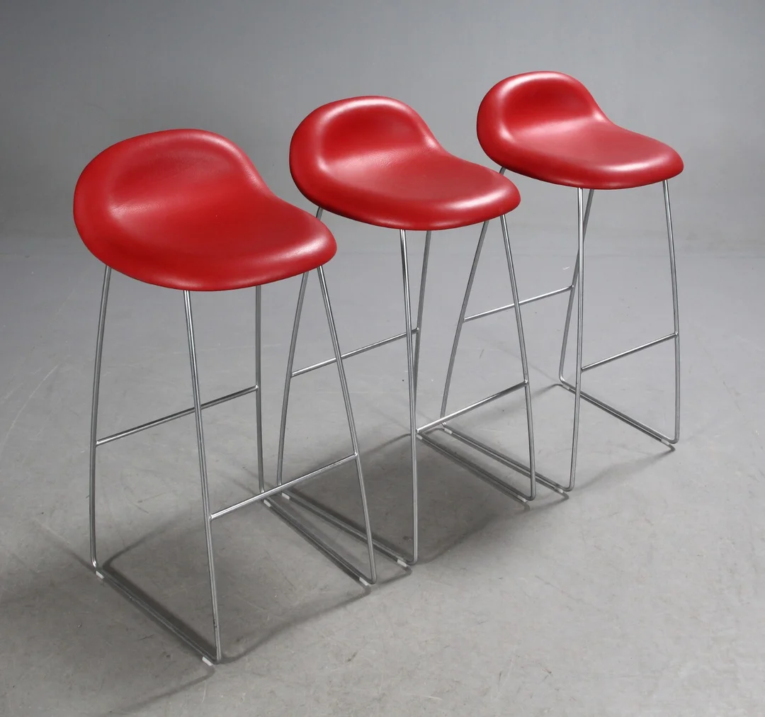Komplot Design for Gubi. Tre barstole model 3D, rødt læder (3) — Furniture/Chairs — Lauritz