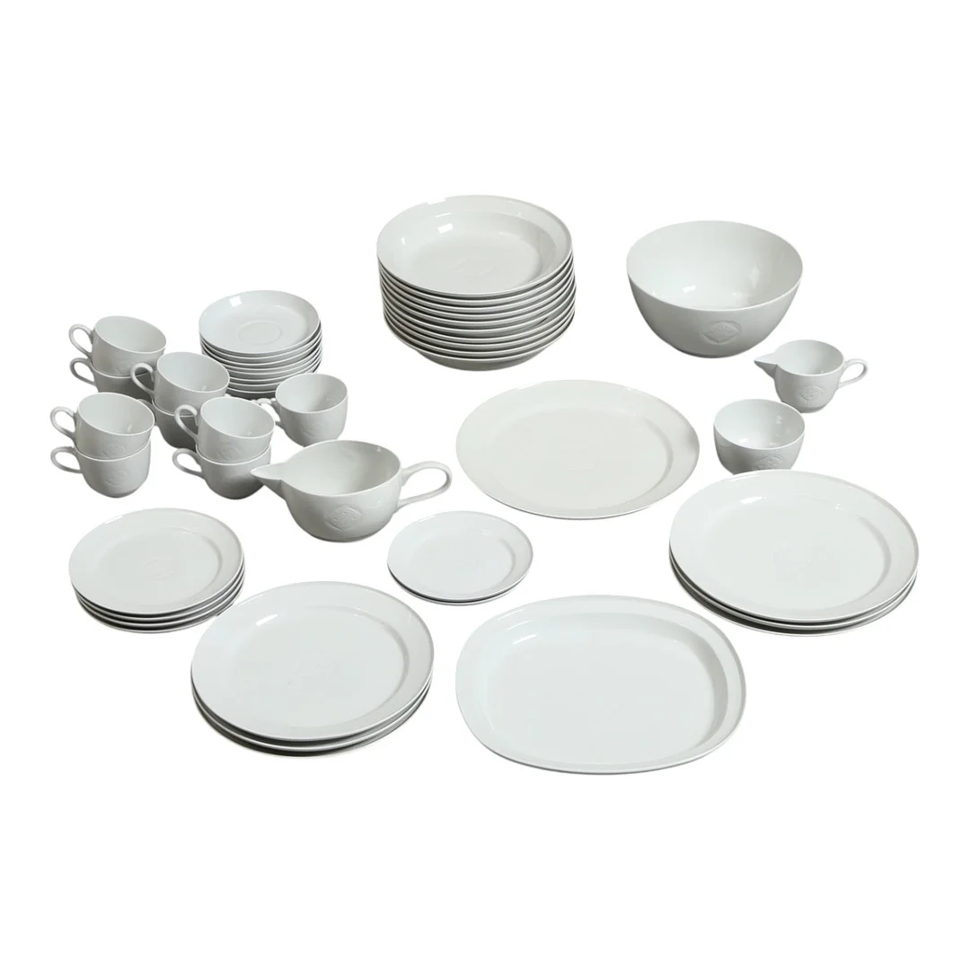 GERTRUD VASEGAARD. Royal Copenhagen. "Gemma" middagsservice after porcelæn (45). — European — Bidstrup Auktioner