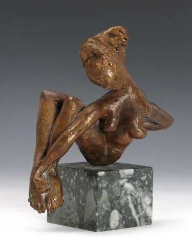 Fazzini, Pericle — Sittende kvinneakt på grå plint — Kunst/Skulptur — Blomqvist