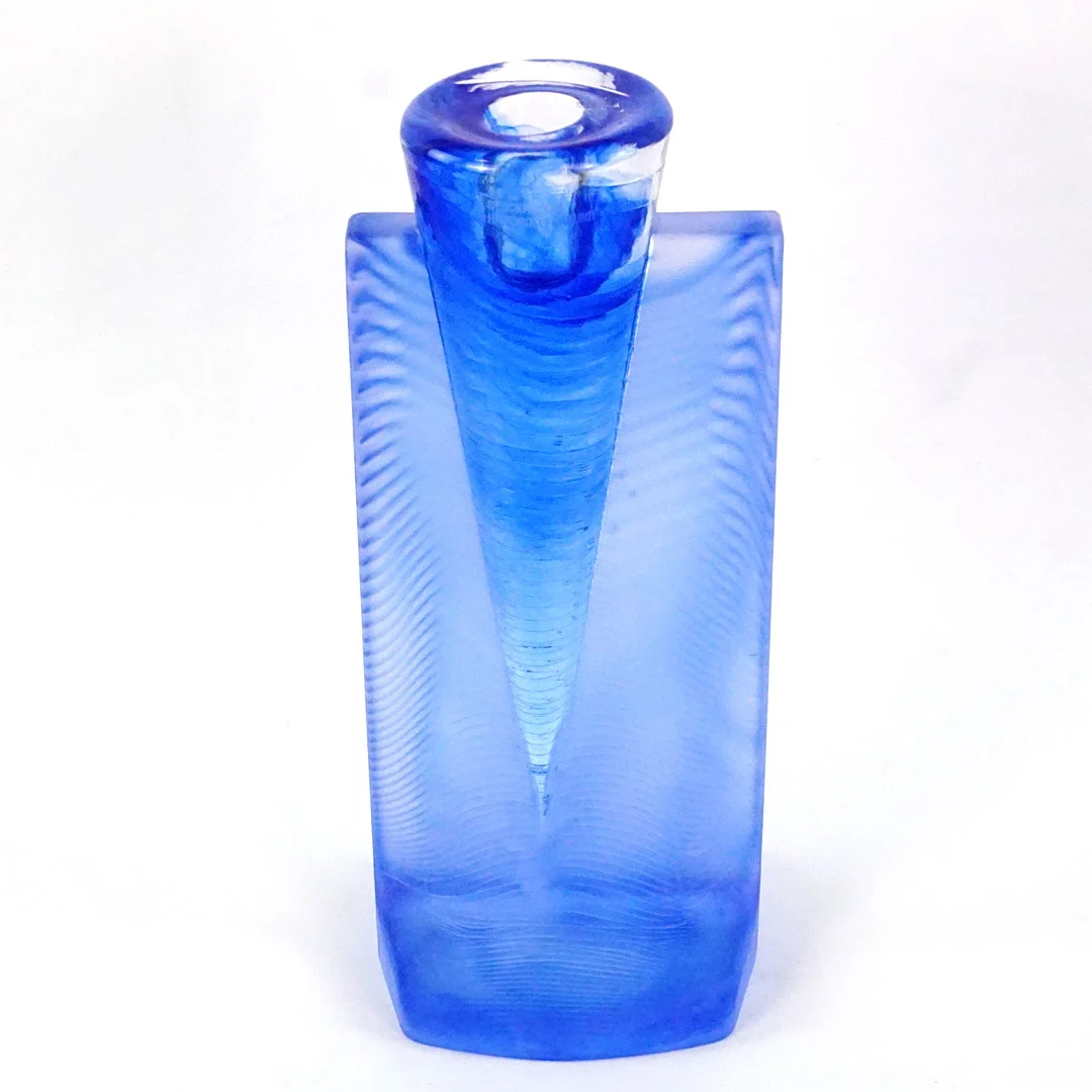 KJELL ENGMAN. Ljusstake, "Ice age", Kosta Boda. I original kartong, glas. — Art glass — Roslagens Auktionsverk