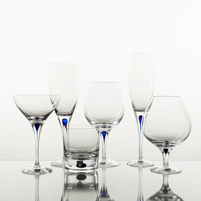 ERIKA LAGERBIELKE. Glasservis, 45 delar, "Intermezzo", blå, etikettmärkta och graverade, formgiven 1984. Orrefors.