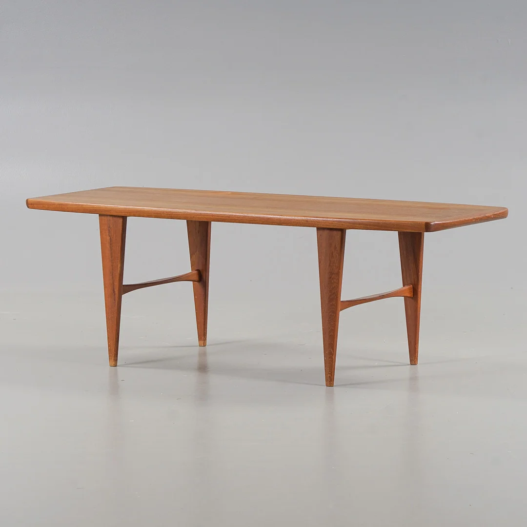 SVANTE SKOGH. Soffbord, AB Seffle Möbelfabrik, 1960-tal. — Tables — Karlstad Hammarö Auktionsverk