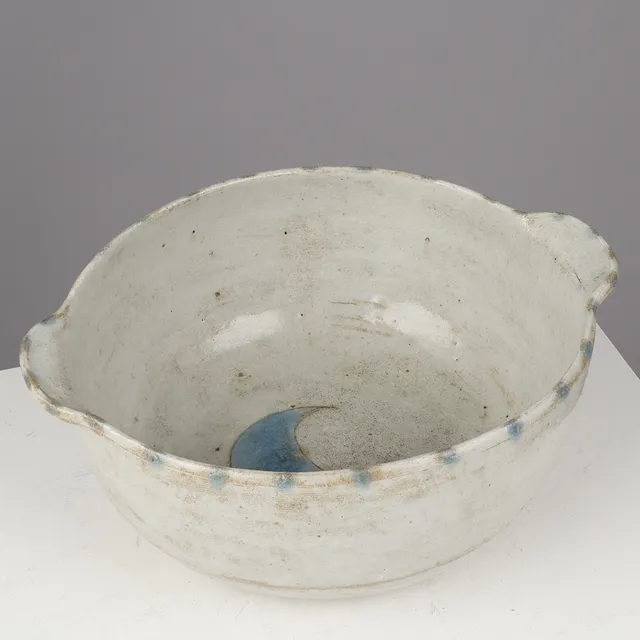 GERTRUD VASEGAARD (1913-2007). Unique oval bowl with small handles and hand-painted decoration, own workshop, Denmark, dated 1992.