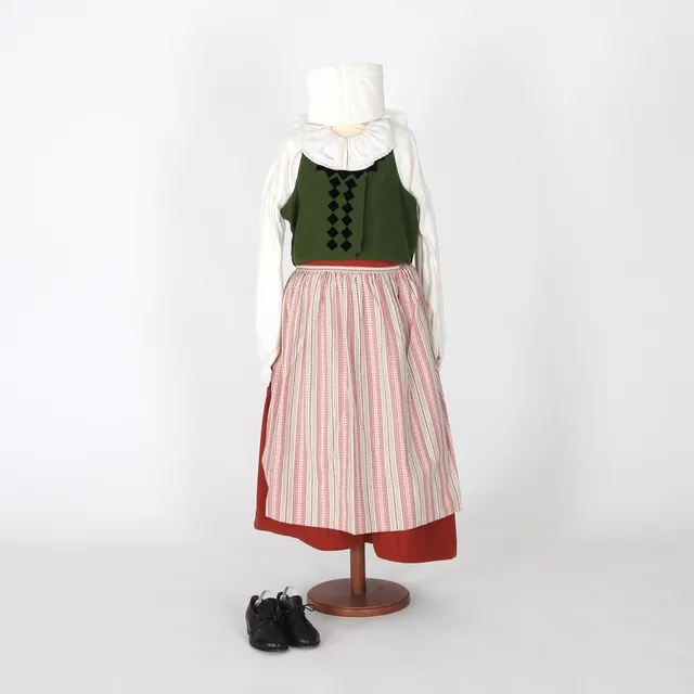 HÄRADSDRÄKT, Bjäre, 8 delar, 1980-tal.