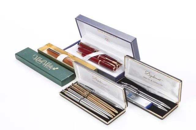 Parker/Waterman etc. Collection of various fountain/ballpoint pens etc. (11)