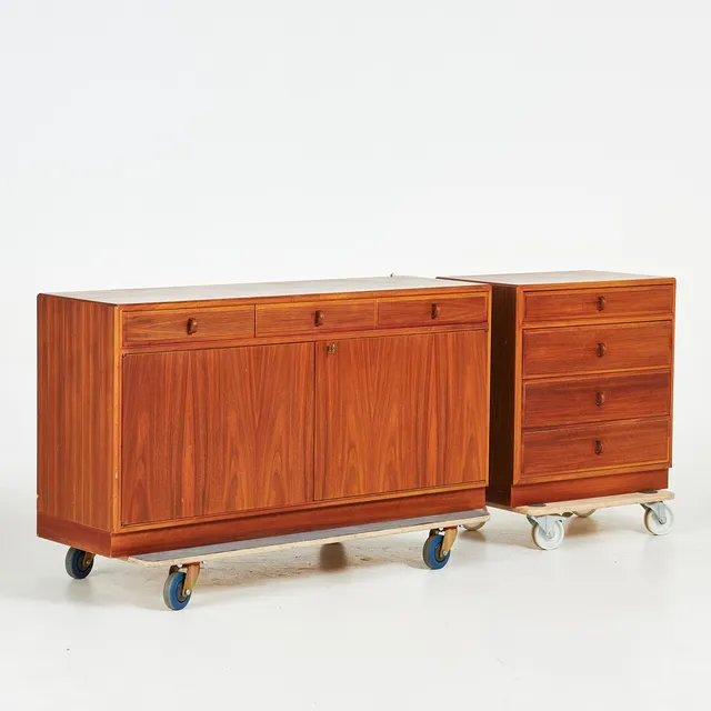 BERTIL FRIDHAGEN. "Fasett", sideboard samt byrå, valnöt, Bodafors, 1964.