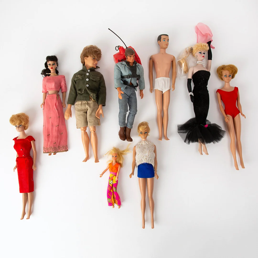 MATTEL INC. Barbiedockor, nio st. — Dolls & Teddybears — Stockholms Auktionsverk Göteborg
