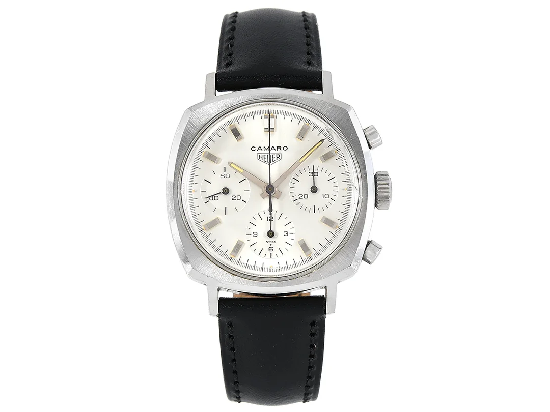 HEUER, Camaro, "First Execution Dial & Hands", Cal Valjoux 72, Serie nr. 117744, Ref nr. 7220 S, kronograf, herrur, 37 x 37 mm, stål, manuell, plexiglas (skadat), defekt, boett signerad "Heuer-Leonidas S.A.", läderband, ca 1968, box (ej komplett). — Klockor/Heuer — Kaplans