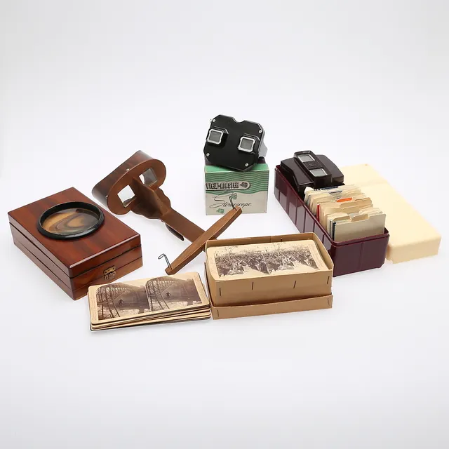 VIEWMASTERS, 2 ST MED BILDER, THE PERFECSCOPE MED STEREOFOTOGRAFIER, mm. omkring 1900 och 1950/60-tal.